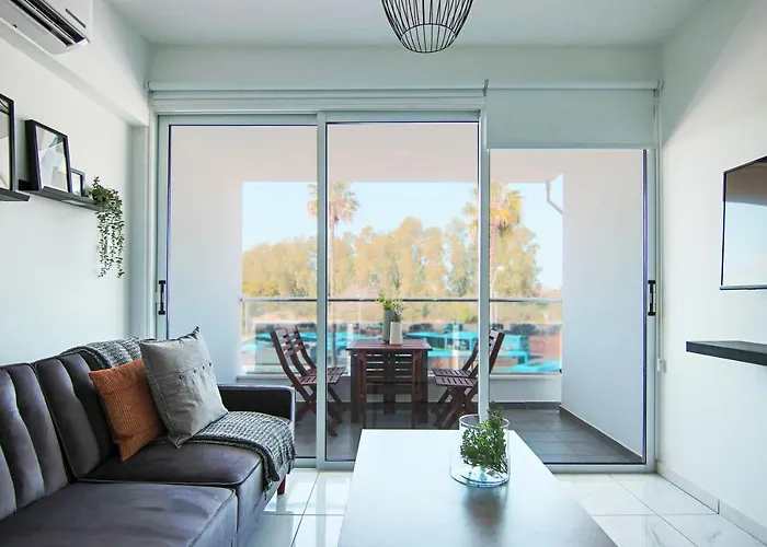Phaedrus Living - Seaside Executive Flat Harbour 206
