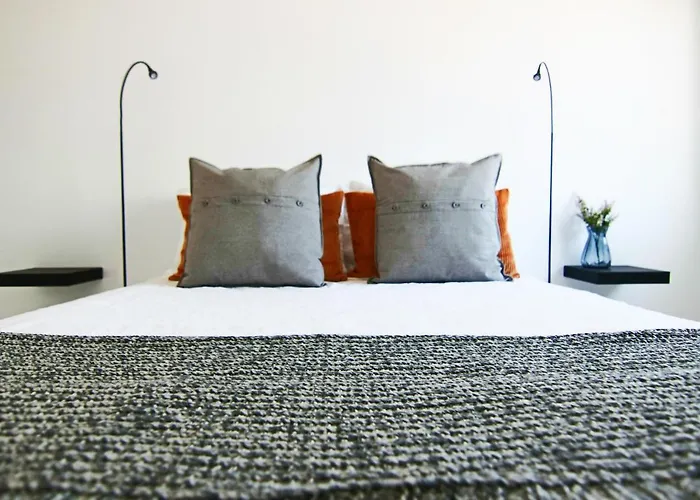 Phaedrus Living - Seaside Executive Flat Harbour 206