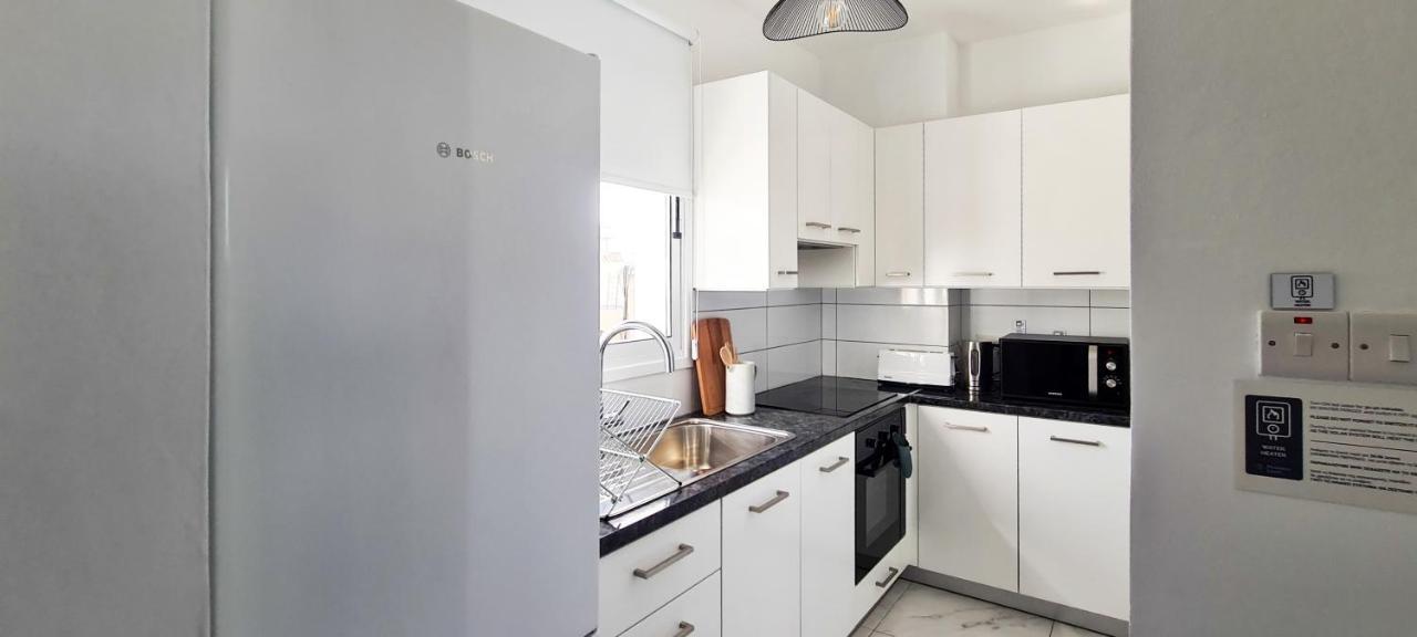 Phaedrus Living - Seaside Executive Flat Harbour 206
