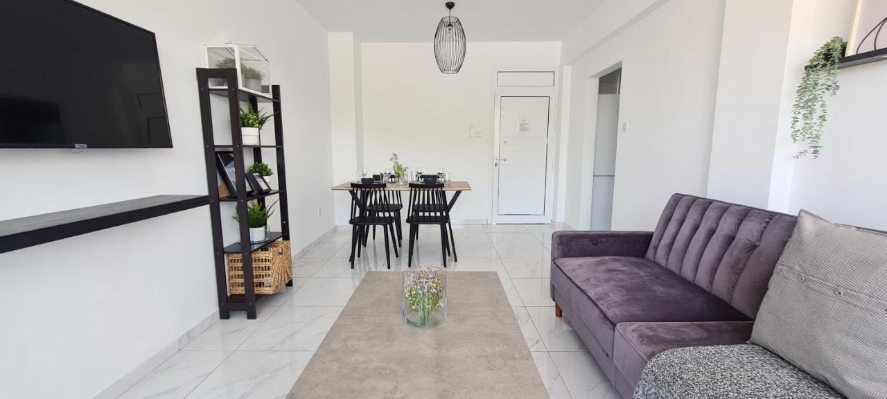 Phaedrus Living - Seaside Executive Flat Harbour 206 Apartment *
