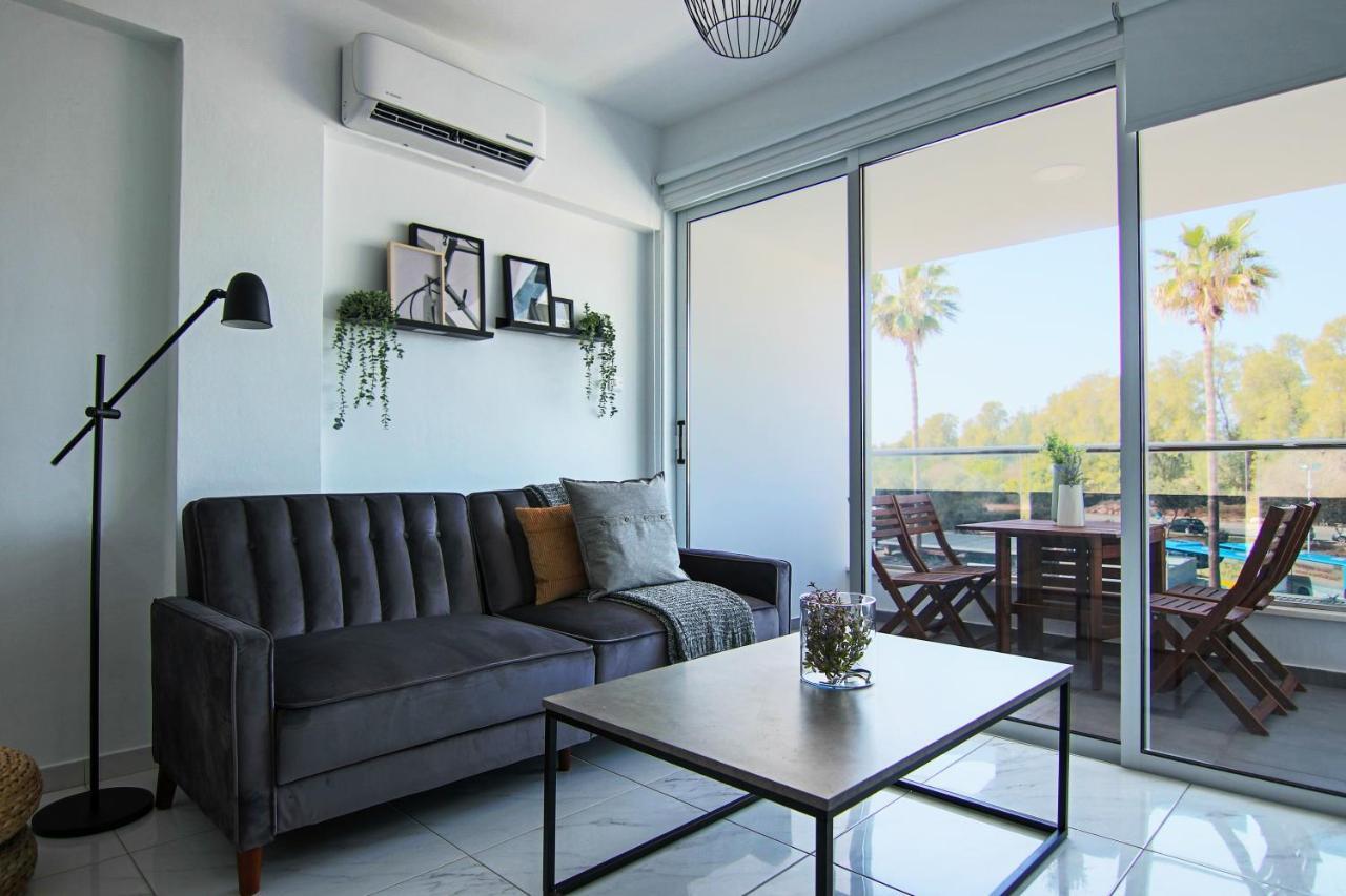 Phaedrus Living - Seaside Executive Flat Harbour 206 Apartment *