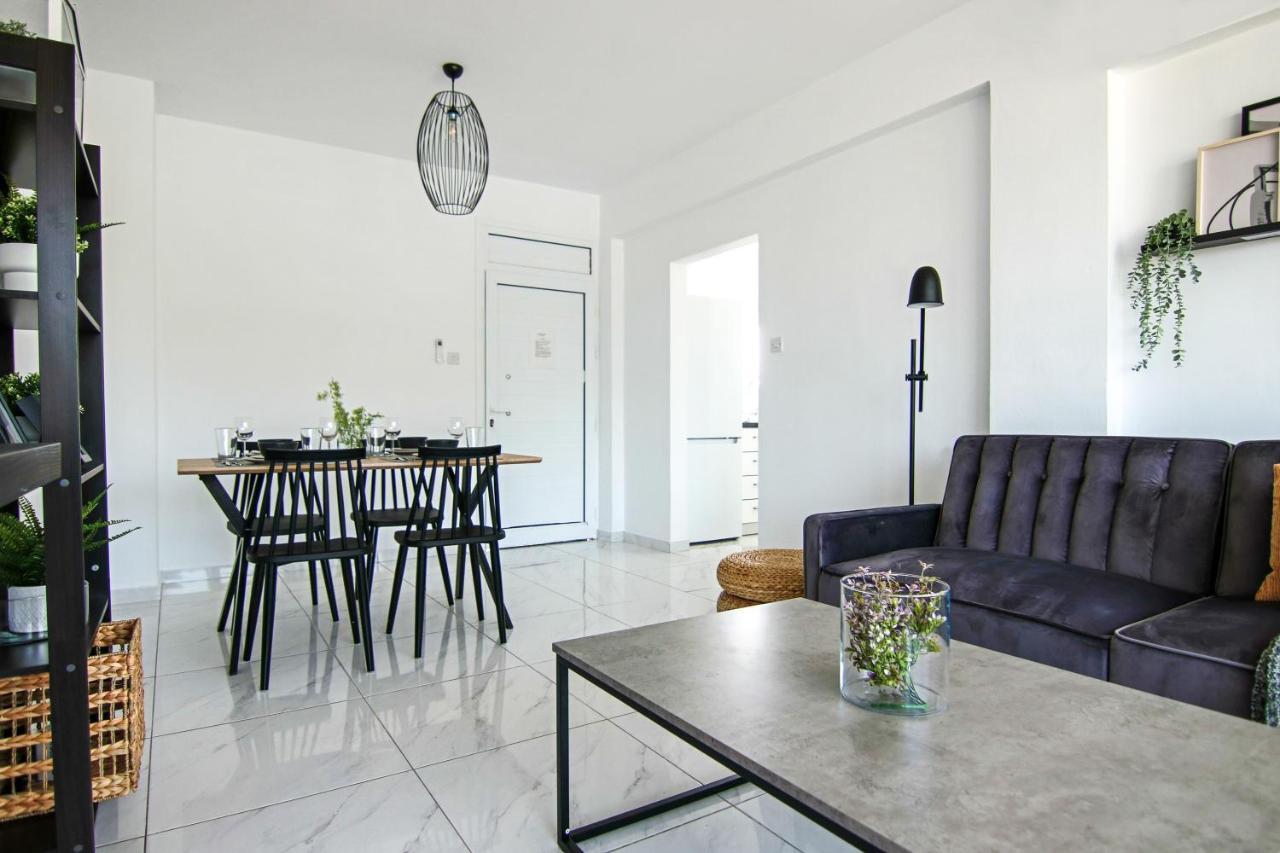 Phaedrus Living - Seaside Executive Flat Harbour 206 Apartment *